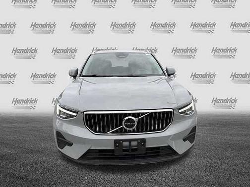 2025 Volvo XC40 Core