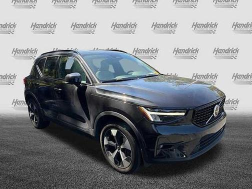 Onyx Black 2025 Volvo XC40 Plus