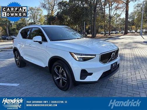 2025 Volvo XC40 Core