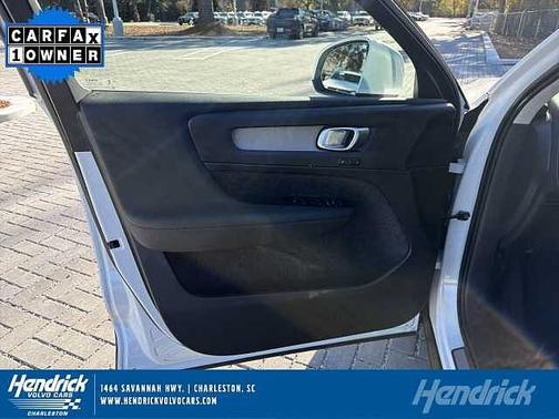 2025 Volvo XC40 Core