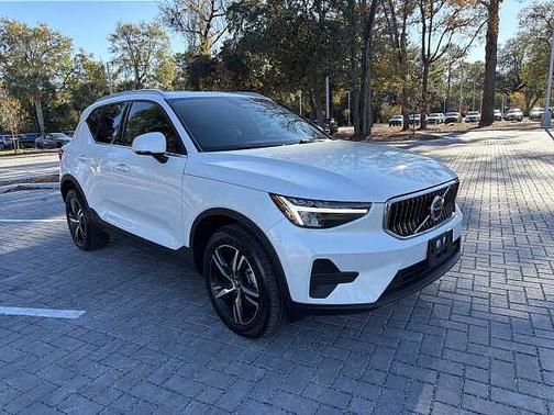 2025 Volvo XC40 Core