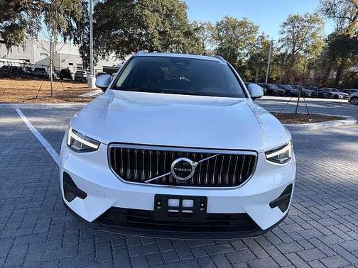 2025 Volvo XC40 Core