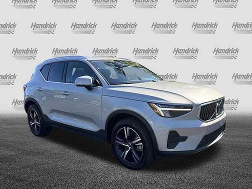 Silver Dawn 2025 Volvo XC40 Core