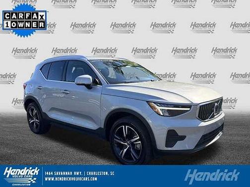 Silver Dawn 2025 Volvo XC40 Core