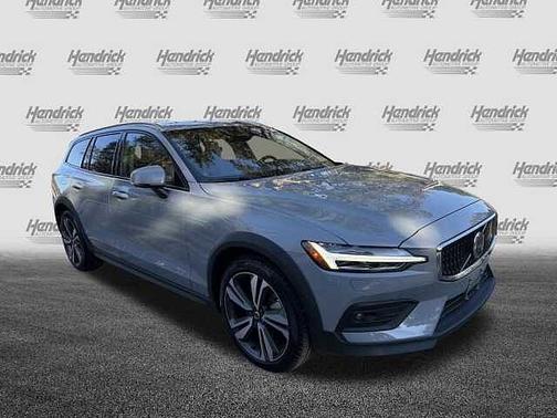 2025 Volvo V60 Cross Country Plus