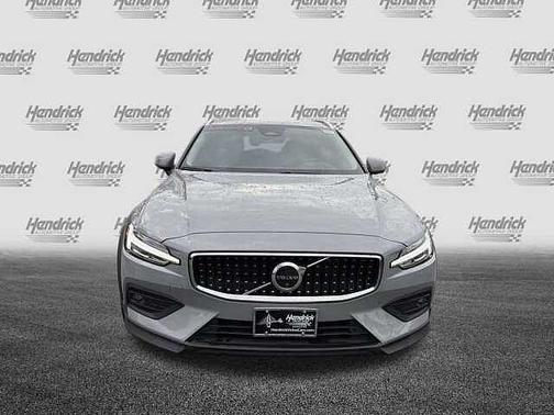 2025 Volvo V60 Cross Country Plus