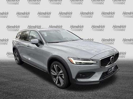 2025 Volvo V60 Cross Country Plus