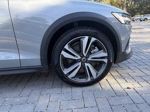 2025 Volvo V60 Cross Country Plus