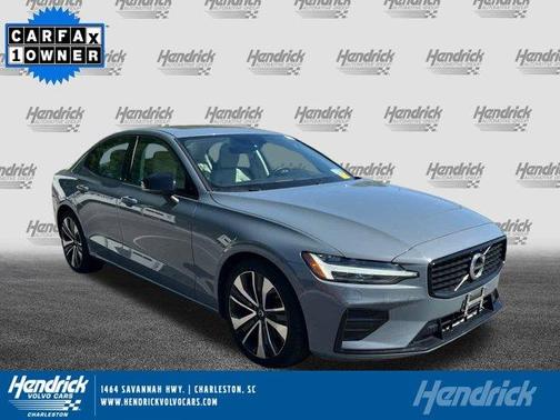 2022 Volvo S60 MOMENTUM