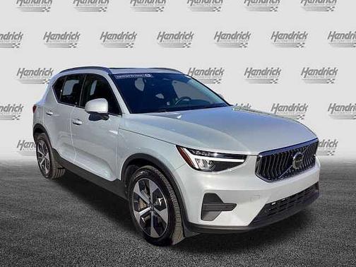 2025 Volvo XC40 Core