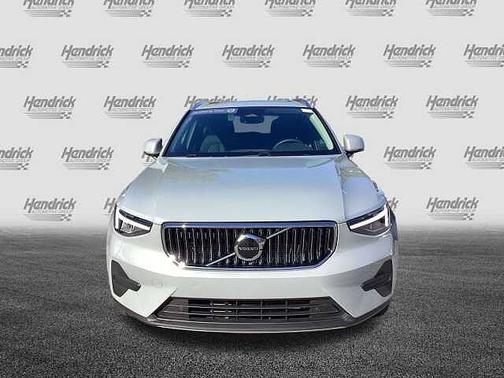 2025 Volvo XC40 Core