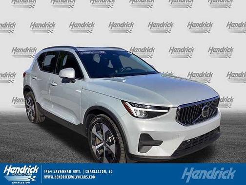 2025 Volvo XC40 Core