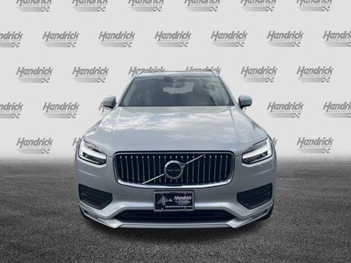 2022 Volvo XC90 T5 Momentum 7 Passenger