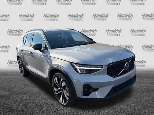 2025 Volvo XC40 Plus