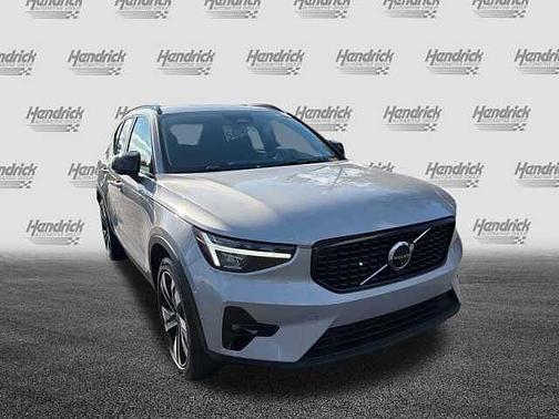 2025 Volvo XC40 Plus