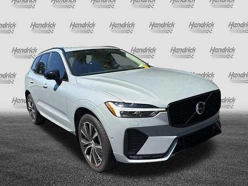 Vapour Grey 2024 Volvo XC60 Plus