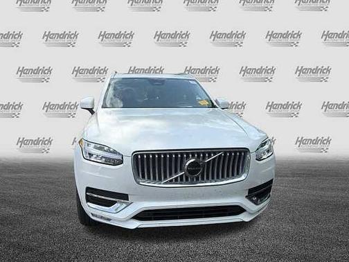 Crystal White 2025 Volvo XC90 Core