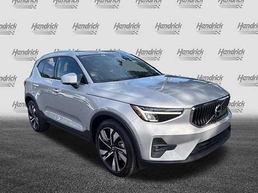 Silver Dawn 2023 Volvo XC40 Plus
