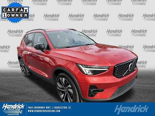 2023 Volvo XC40 Plus Dark Theme