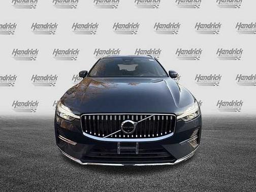 2023 Volvo XC60 Plus Bright Theme