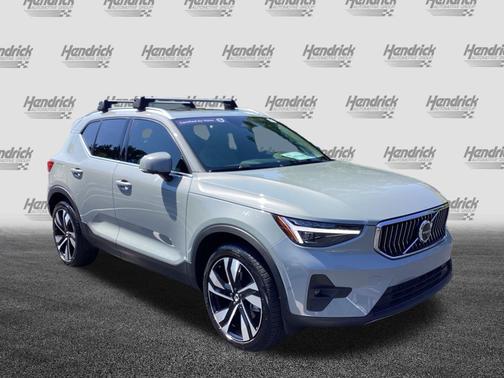 2025 Volvo XC40 Ultra Bright Theme