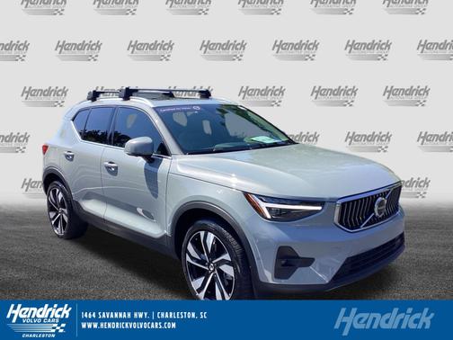 2025 Volvo XC40 Ultra Bright Theme