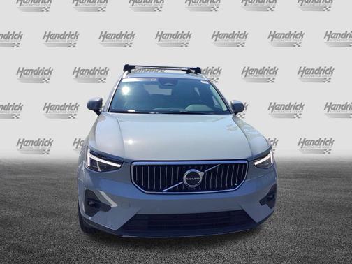 2025 Volvo XC40 Ultra Bright Theme