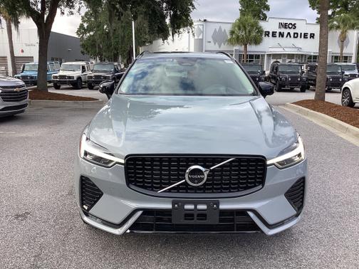 2024 Volvo XC60 Plus Dark Theme