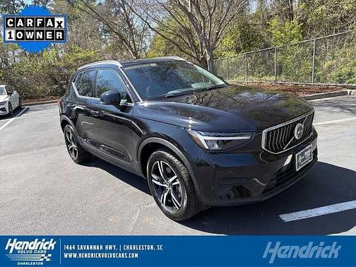 2025 Volvo XC40 Core
