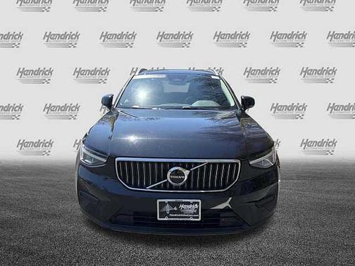 Onyx Black 2025 Volvo XC40 Core