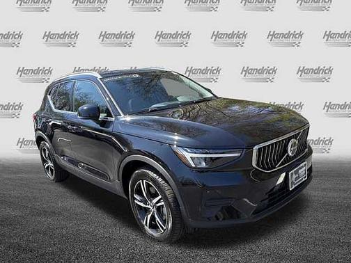 Onyx Black 2025 Volvo XC40 Core