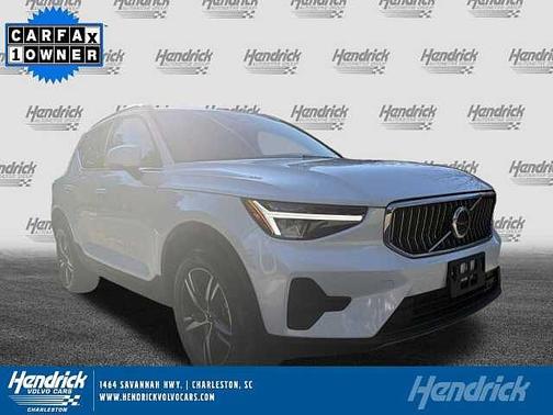 2025 Volvo XC40 Core
