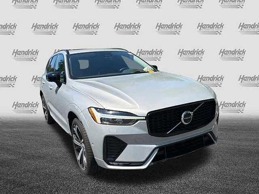 Silver Dawn 2023 Volvo XC60 Ultimate Dark Theme