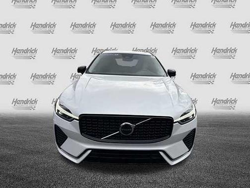 2025 Volvo XC60 Core