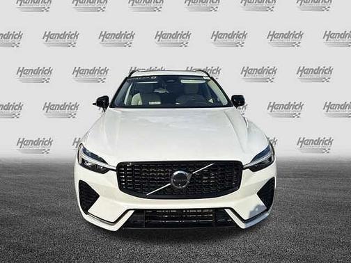Crystal White 2024 Volvo XC60 Plus