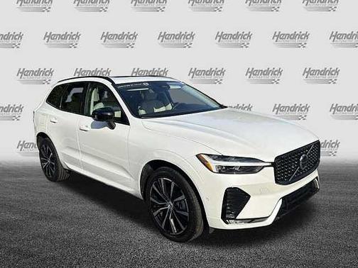 Crystal White 2024 Volvo XC60 Plus