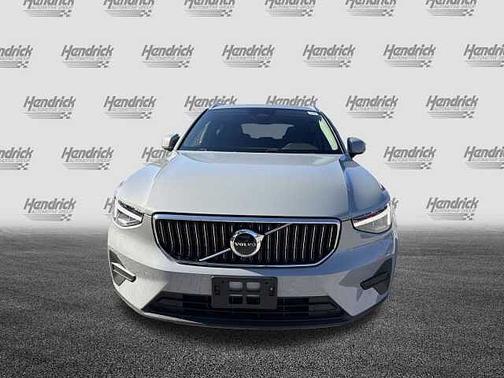 2025 Volvo XC40 Core