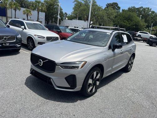 2025 Volvo XC60 Plug-In Hybrid T8 Plus