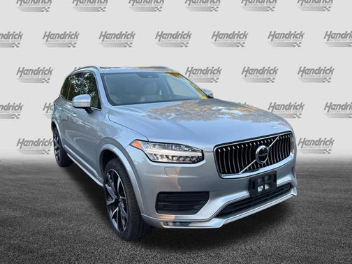 2022 Volvo XC90 Momentum