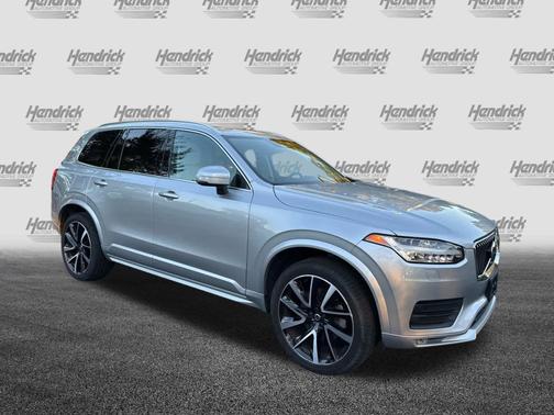 2022 Volvo XC90 Momentum