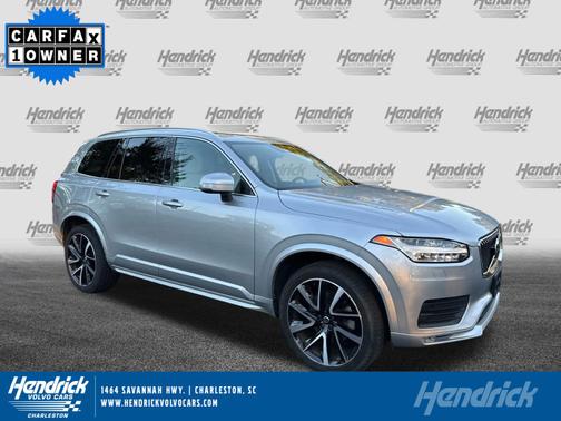 2022 Volvo XC90 Momentum