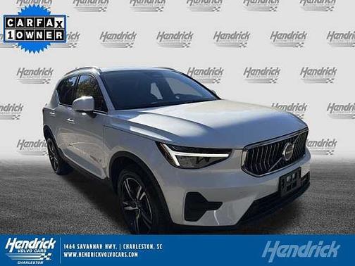 2025 Volvo XC40 Core