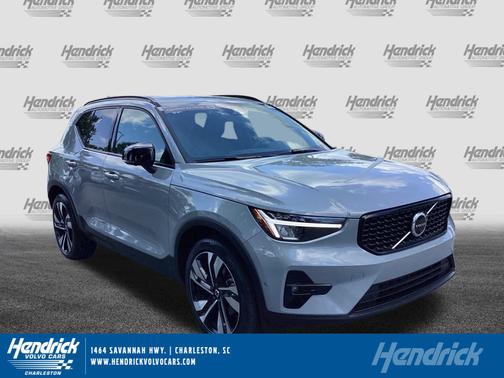 2025 Volvo XC40 Plus Dark Theme