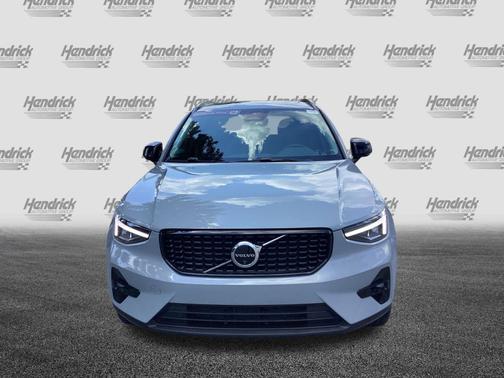 2025 Volvo XC40 Plus Dark Theme