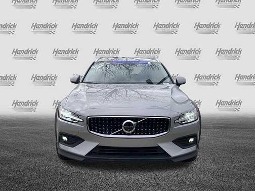 2025 Volvo V60 Cross Country Plus