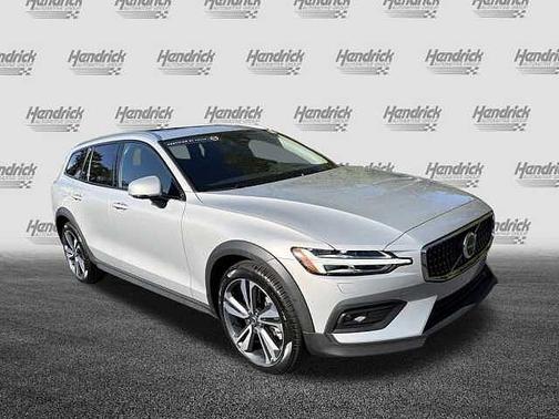 2025 Volvo V60 Cross Country Plus