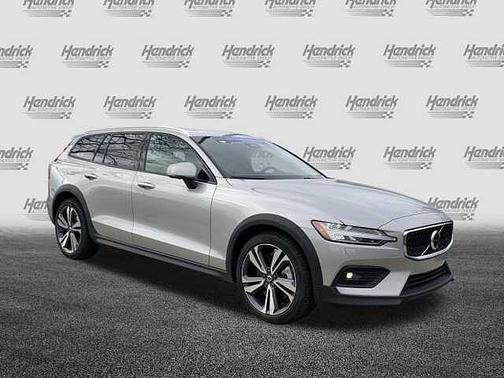 2025 Volvo V60 Cross Country Plus