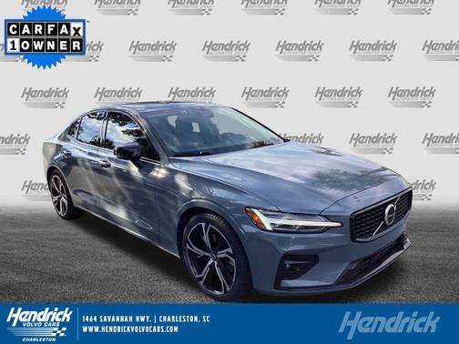 2023 Volvo S60 Core Dark Theme