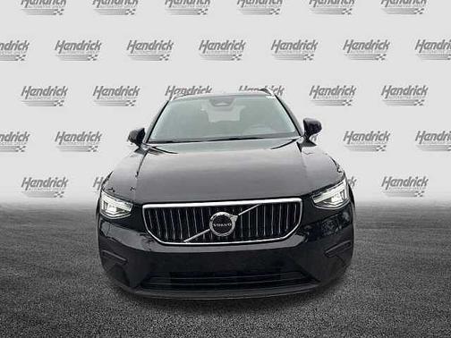2025 Volvo XC40 Core