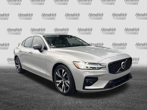2023 Volvo S60 B5 Core Dark Theme